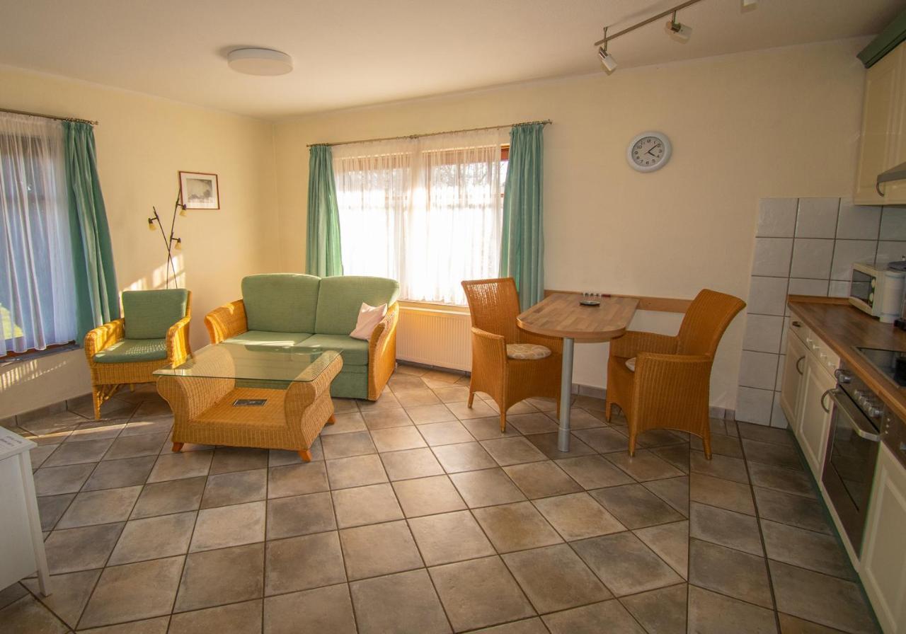 Inselhotel Kapitaen Tadsen / Amrum 네벨 외부 사진