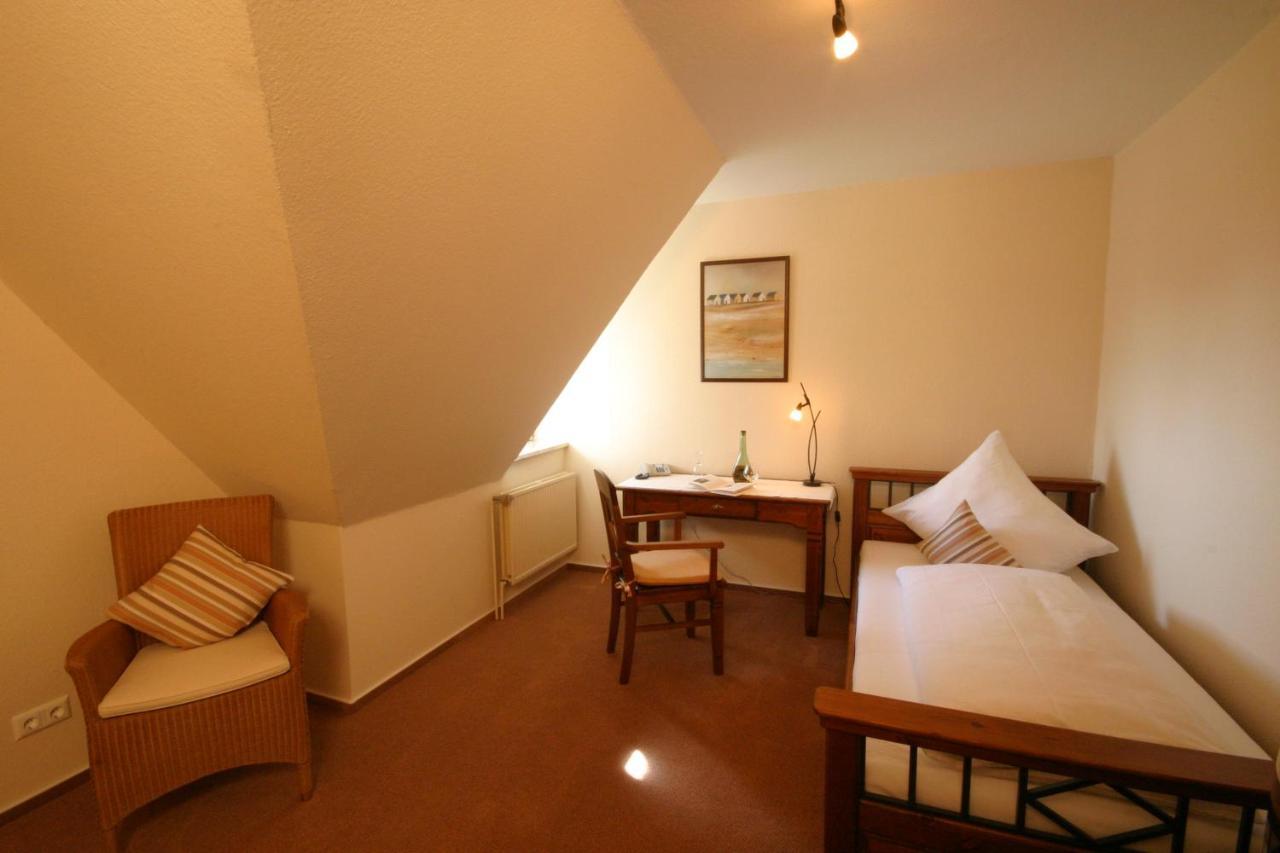 Inselhotel Kapitaen Tadsen / Amrum 네벨 외부 사진